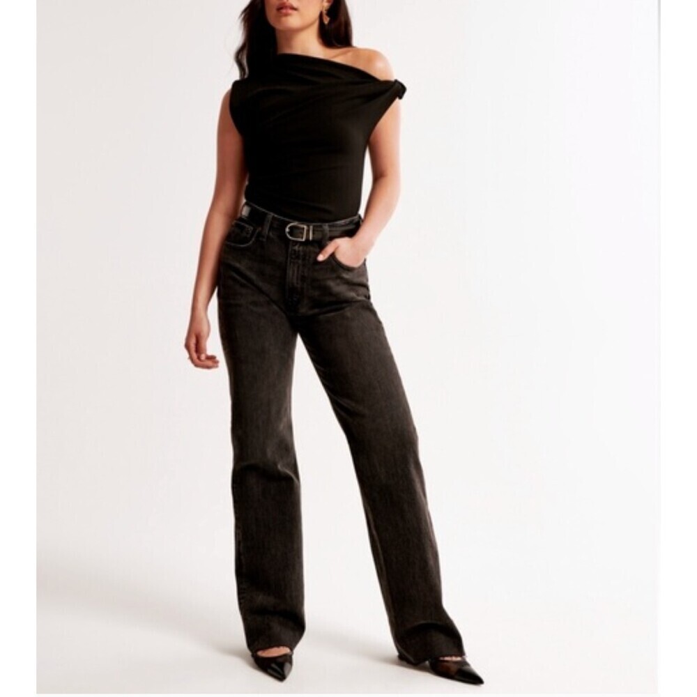 Abercrombie Curve Love High Rise 90s Relaxed Jean in Black Size 32